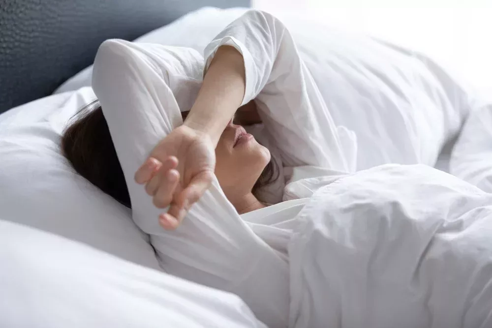 Soulagez la constipation : la position de sommeil recommandée par les experts