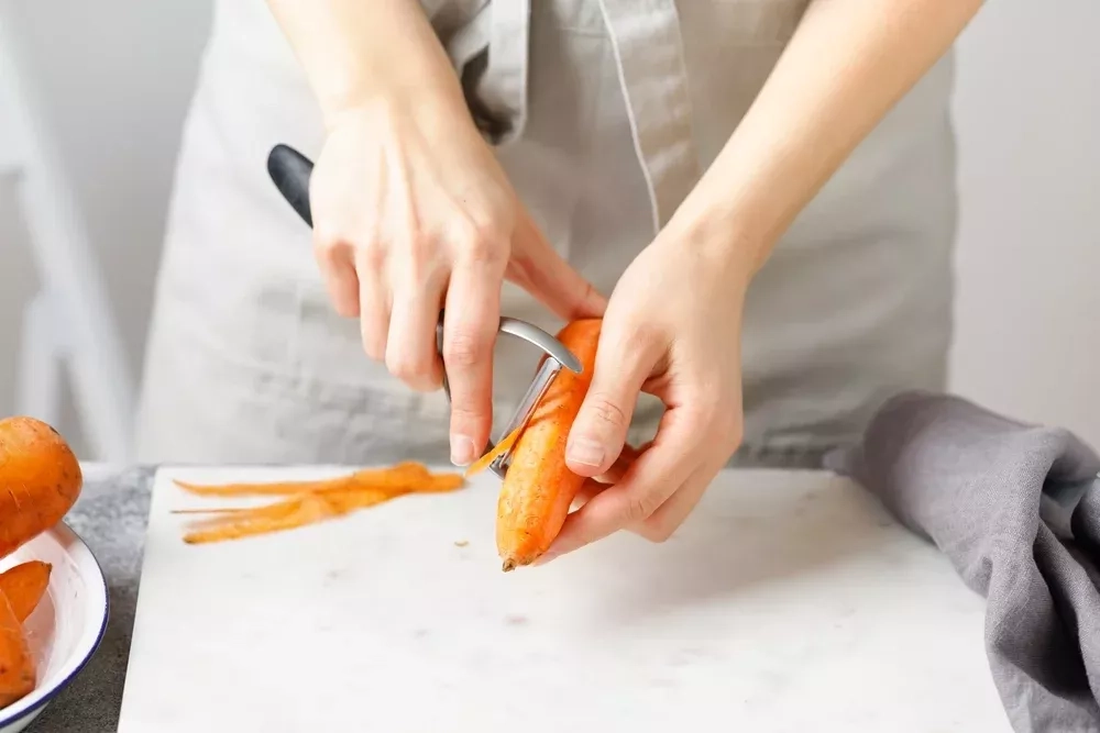 Alzheimer : un signe précoce inattendu se manifeste en cuisine