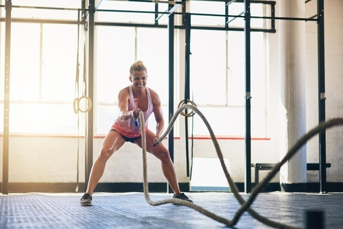 Les bienfaits de la corde ondulatoire : un entraînement complet et efficace