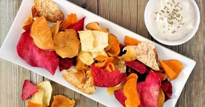 Chips de légumes : vraiment meilleures pour la santé que les chips classiques ?