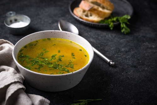 Les bienfaits du bouillon épicé : une boisson aux multiples vertus