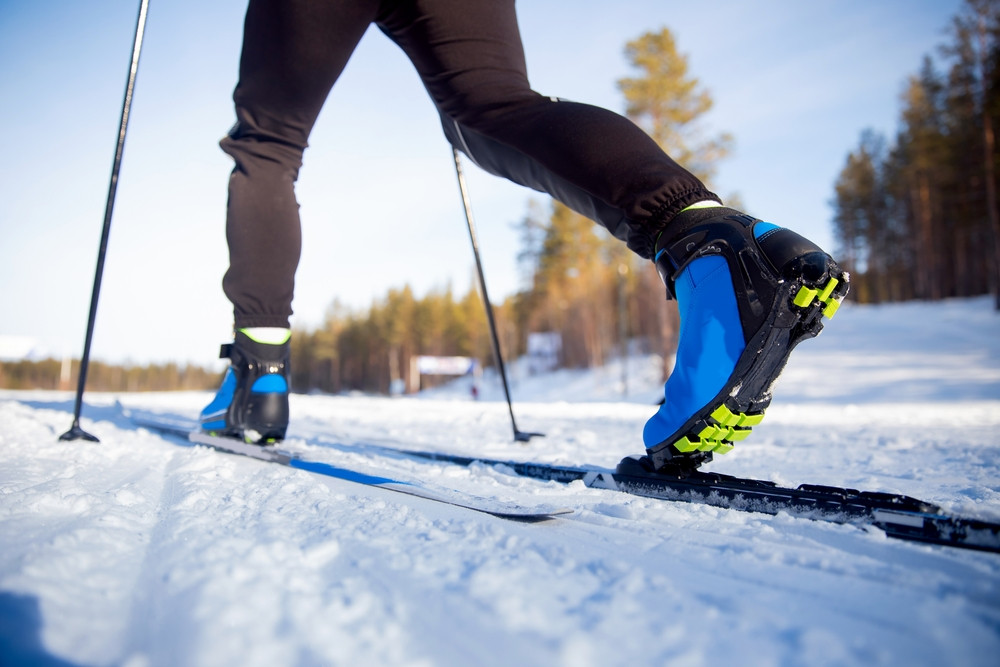 Les bienfaits du ski de fond : un sport complet pour le corps et l’esprit