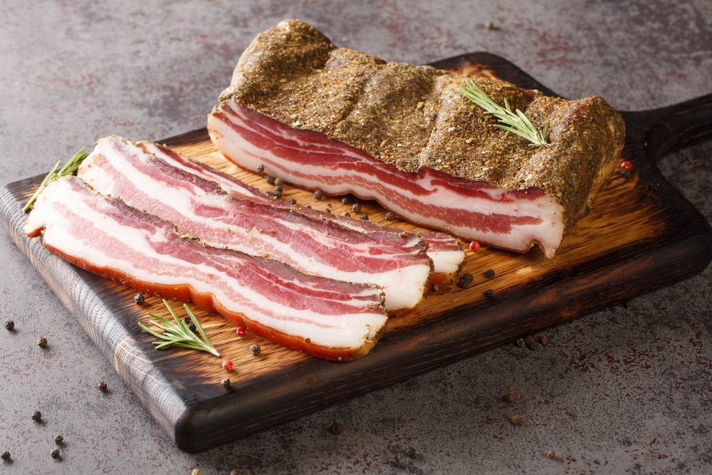 La pancetta : bienfaits, calories et utilisation en cuisine