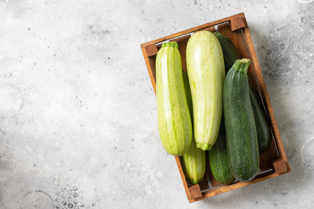 Faut-il éplucher la courgette ? Avantages et inconvénients