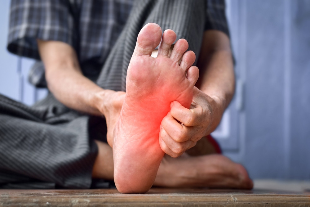 J’ai souvent mal aux pieds : quelles sont les causes fréquentes ?