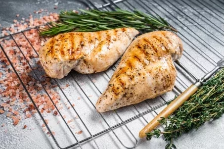 Comment faire cuire un blanc de poulet pour éviter qu’il soit sec ?