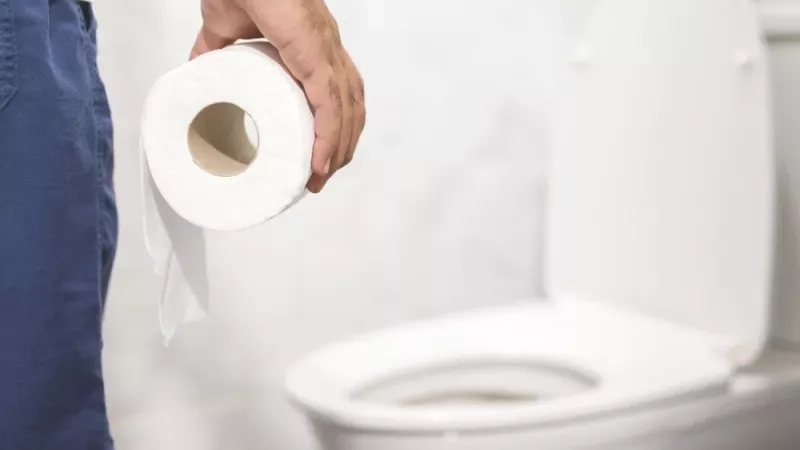 Quelle est la position idéale à adopter aux toilettes ?