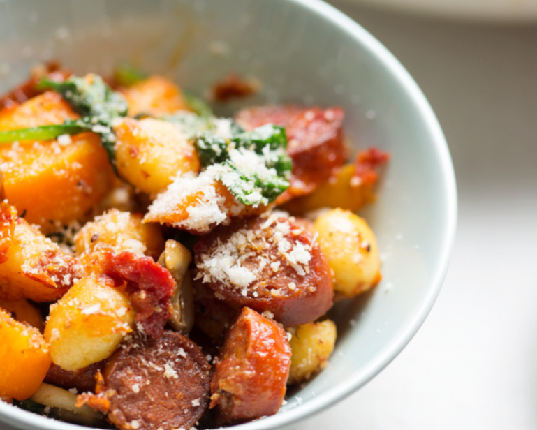 Recette de poêlée de butternut et patate douce au chorizo