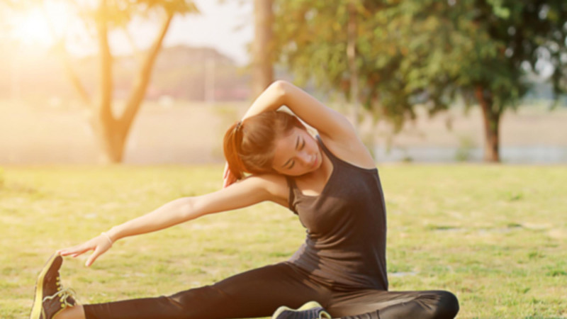 Les bienfaits de la barre au sol : une méthode douce et efficace pour renforcer et assouplir le corps