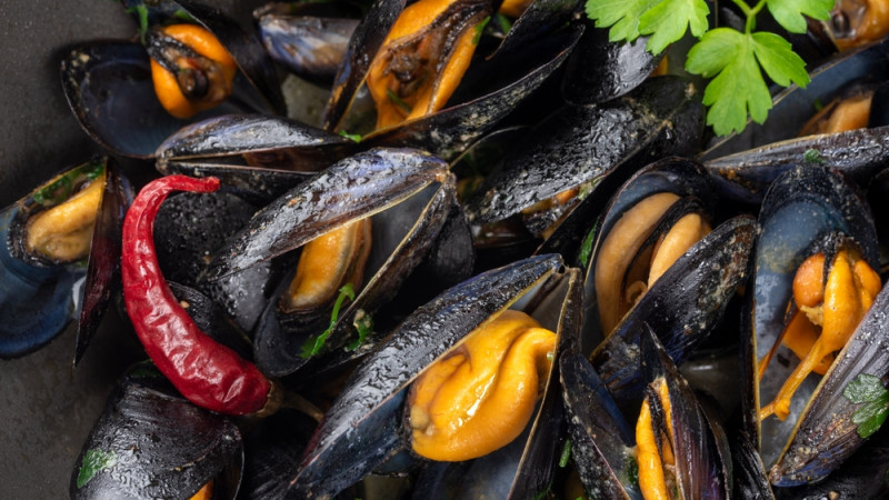 Comment bien nettoyer des moules ?