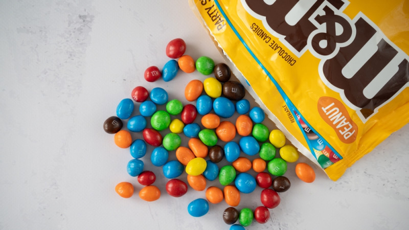 Kinder, M&M’s, Schokobons... : le nombre affolant de morceaux de sucre dans vos sucreries préférées