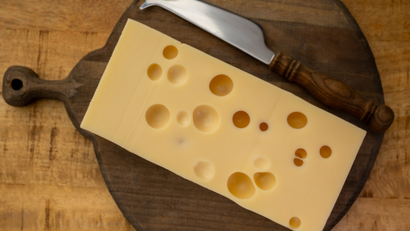 L'emmental : tout savoir sur ce fromage et son usage culinaire