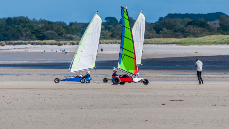 Les bienfaits du char à voile : découvrez une activité fun et tonifiante