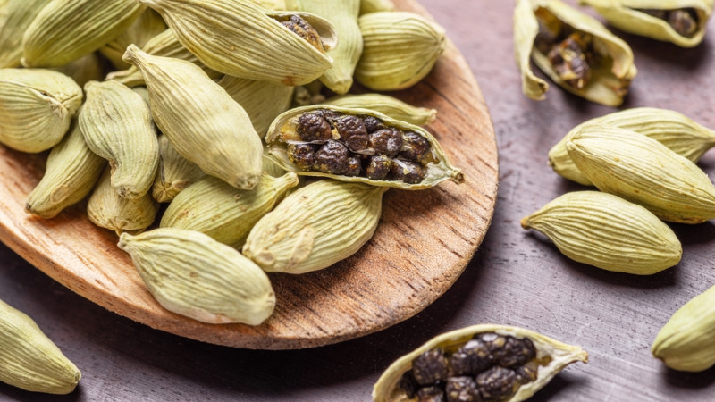 Avec quels aliments se marie le mieux la cardamone ?