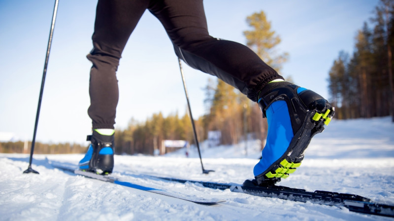 Les bienfaits du ski de fond : un sport complet pour le corps et l’esprit