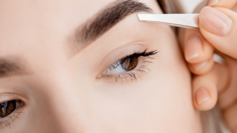 Comment bien s’épiler les sourcils ?