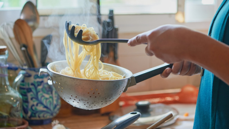 Faut-il rincer ses spaghettis : vrai ou faux ?