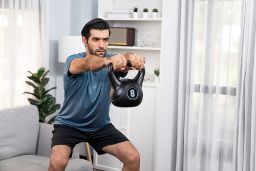 Les bienfaits du kettlebell : pourquoi adopter cet outil de fitness ?