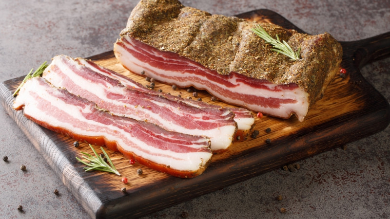 La pancetta : bienfaits, calories et utilisation en cuisine