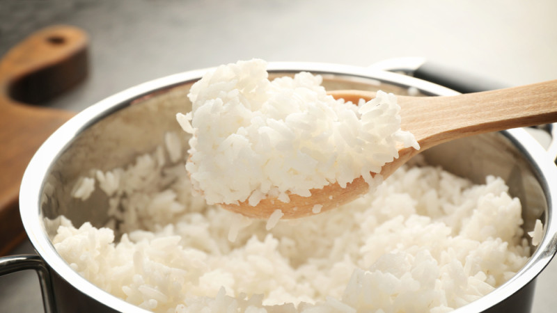 Comment éviter que le riz ne colle dans la casserole ? 