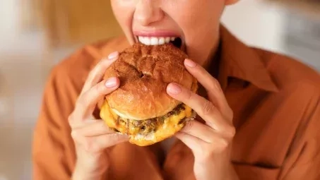 Peut-on prendre du poids après un seul repas d'excès ? 