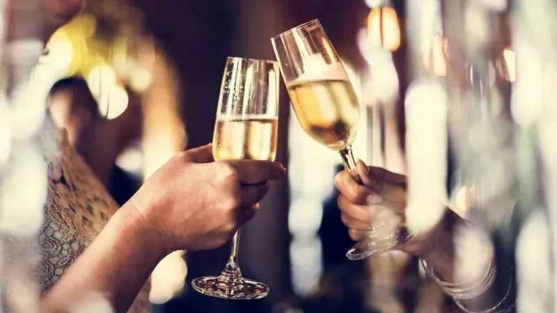 Flûte, coupe ou verre à vin : quel est le meilleur choix pour déguster le champagne ? 