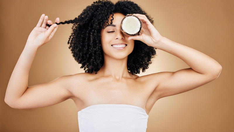 L’huile de coco fait-elle pousser les cheveux ?