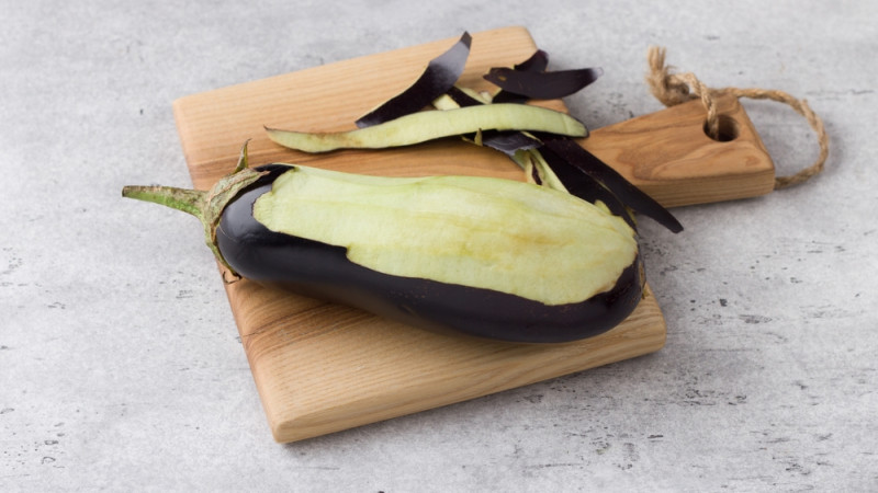 Faut-il éplucher l’aubergine ? 