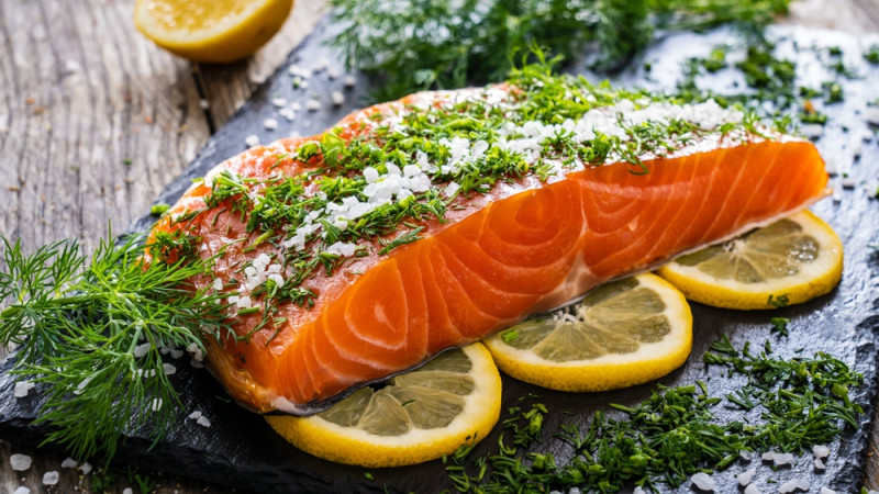 Gravlax de saumon : bienfaits, calories et utilisation en cuisine