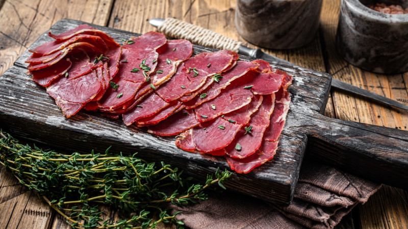 Le pastrami : bienfaits, calories et utilisation en cuisine