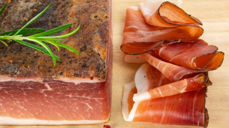 Le Speck : bienfaits, calories et utilisation en cuisine