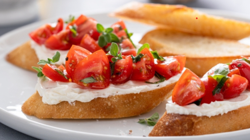 Recette de Tartine au fromage de chèvre et tomates cerise 