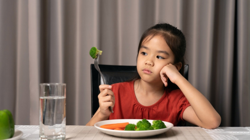 Pourquoi certains enfants sont difficiles avec la nourriture ? La science nous éclaire !