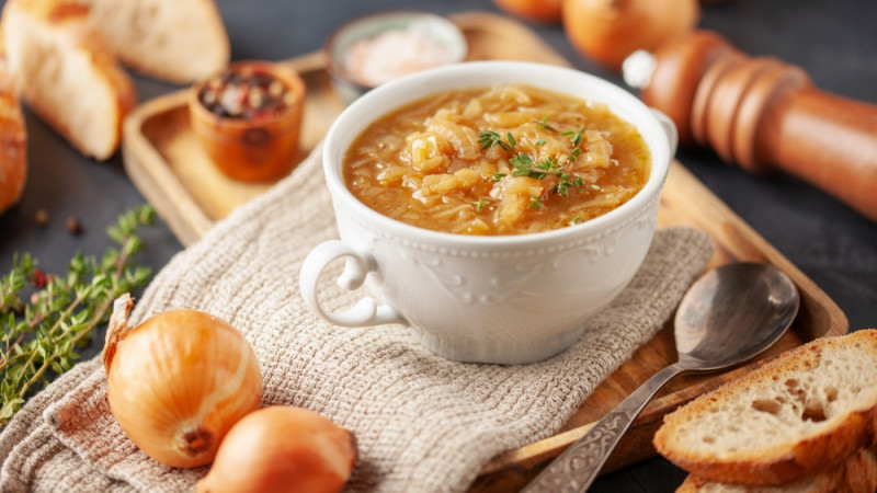 Comment faire une soupe à l’oignon légère ?