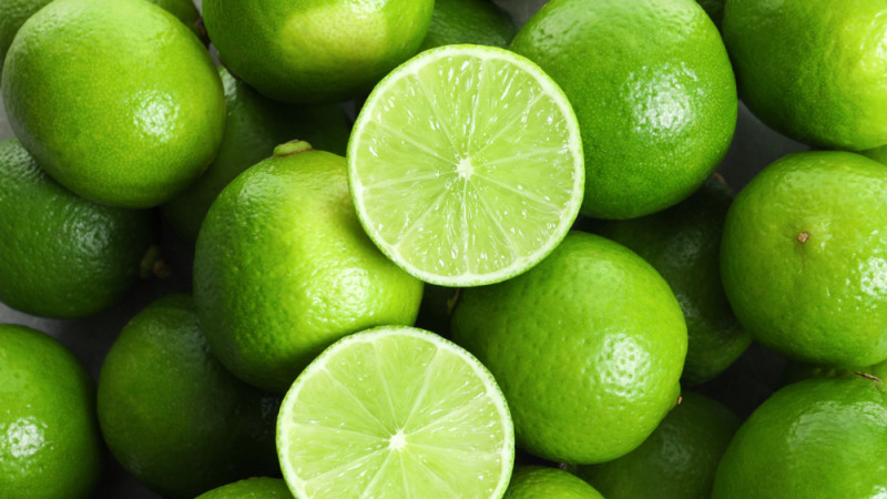 Tout savoir sur le citron vert : bienfaits, valeurs nutritionnelles et recettes