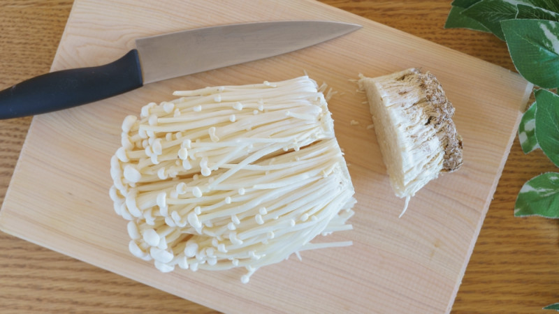 Enoki : Bienfaits, calories et utilisation en cuisine