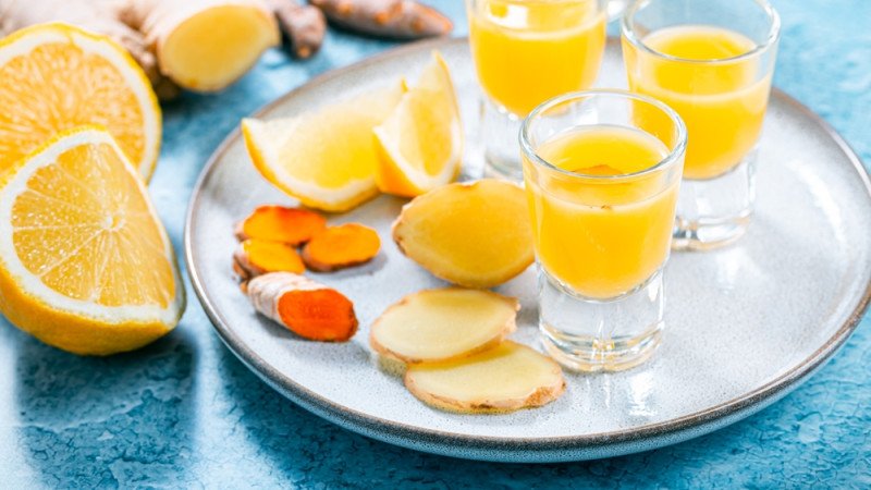 Voici la recette du shot énergisant fait maison pour lutter contre la fatigue dès le réveil !