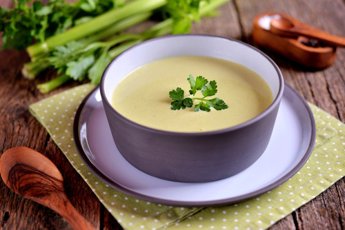 Soupe amincissante : la recette à base de 2 légumes pour perdre du poids