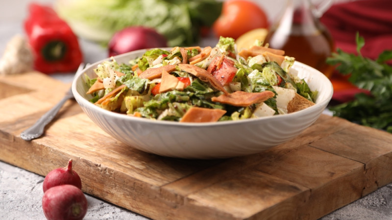 Comment faire une salade fattouch : recette complète et astuces