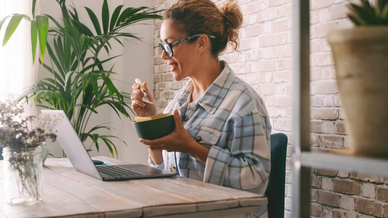 Comment déjeuner sainement au bureau ? 