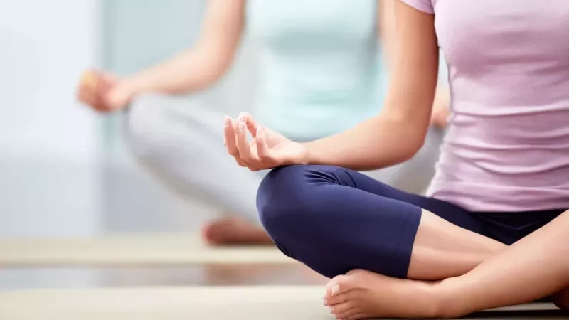 Yoga des hormones : un équilibre naturel pour la santé hormonale