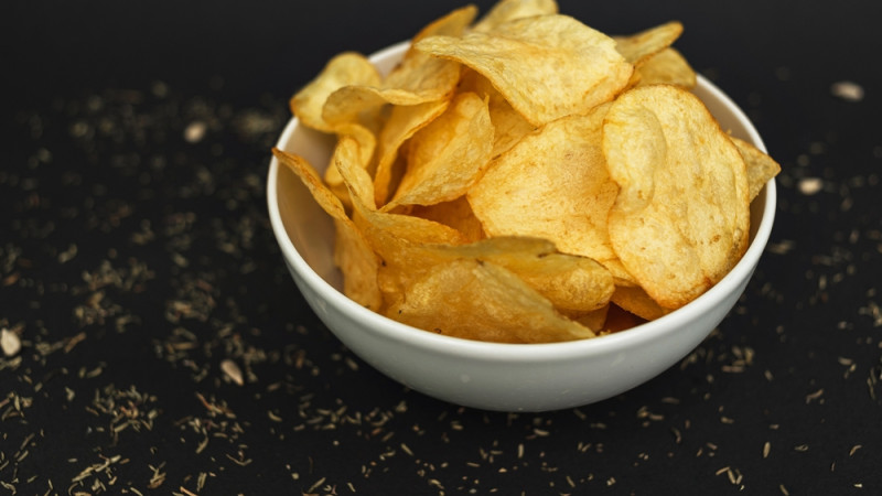 Certaines chips aromatisées vont bientôt être interdites car elles ne sont pas sans risque pour notre santé !