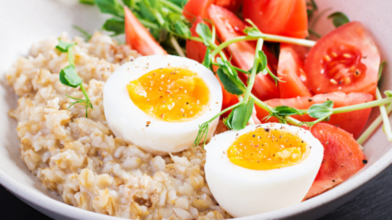 Recette de Porridge salé oeuf et tomate 