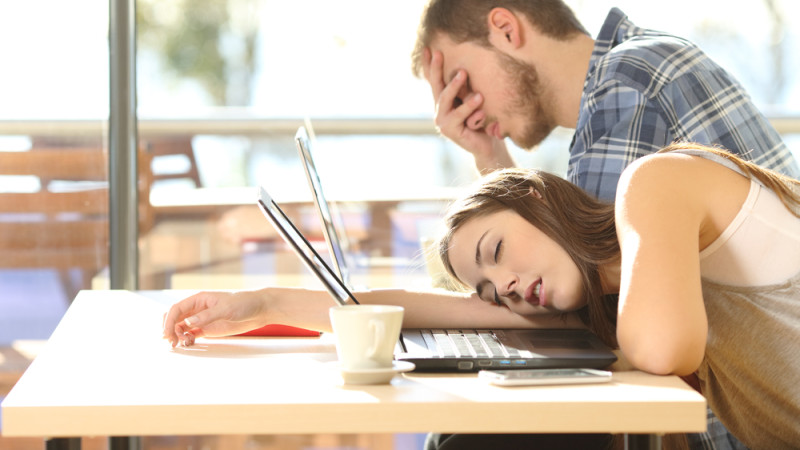 Tout savoir sur le jet lag social : causes, effets et solutions