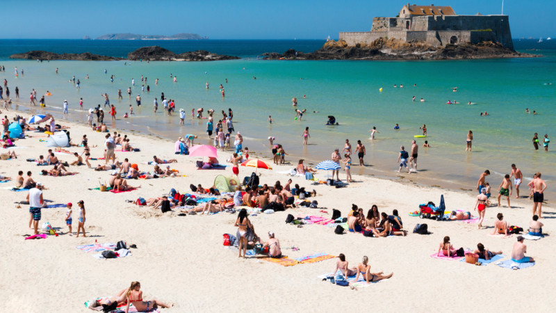 Vacances pas chères : découvrez les plages les moins chères de France !