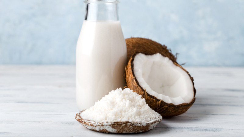 Tout savoir sur le lait de coco : guide sur les bienfaits et recettes