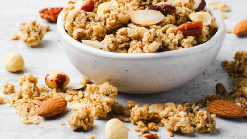 Recette de Granola maison aux noix et au miel ⁣