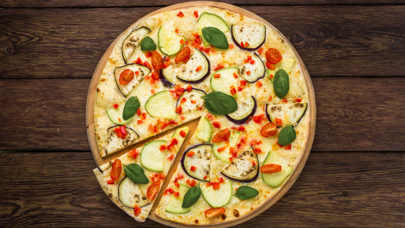 Recette de la pizza mozzarella, tomates et courgettes