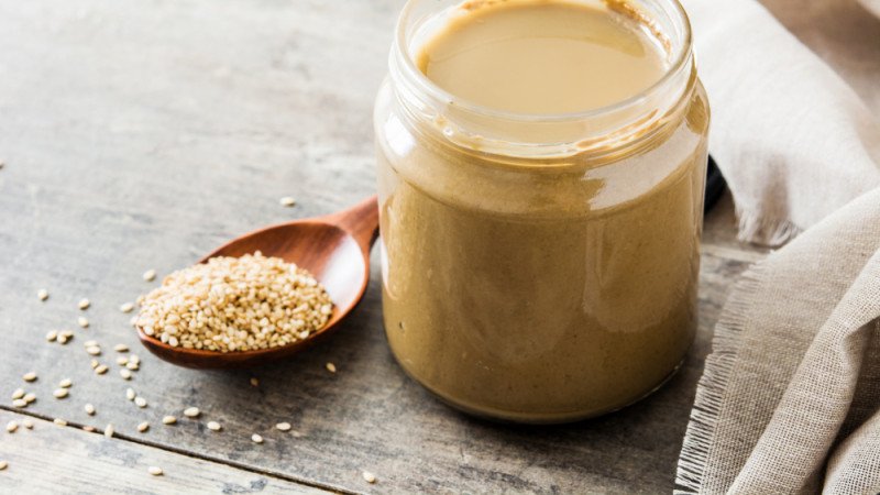 Focus sur le Tahini : bienfaits, calories et recette maison