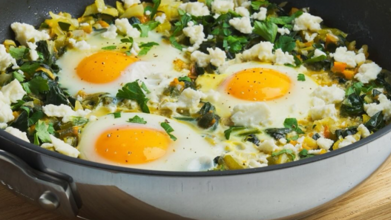 Recette de Shakshuka verte aux poireaux et épinards